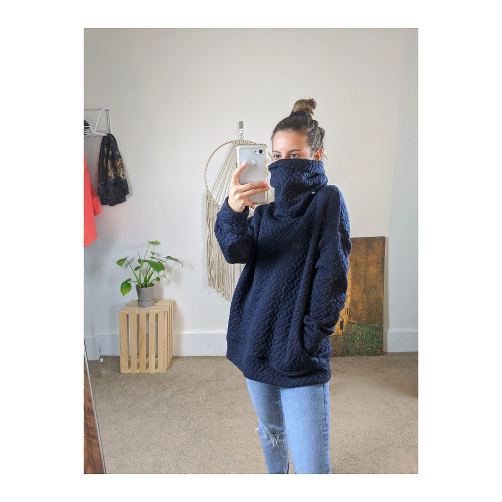 GapFit Quilted Sweatshirt